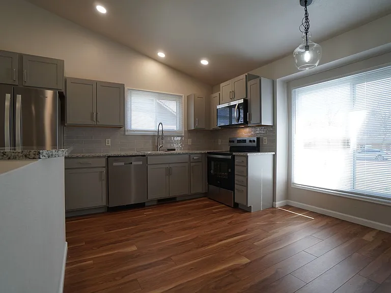 3070 Mirage Dr — Photo 9