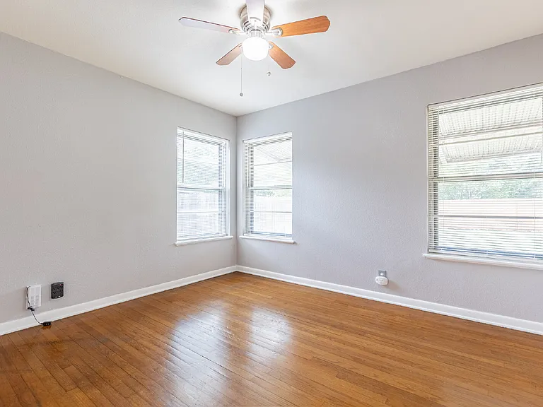 422 Sandalwood Ln — Photo 20