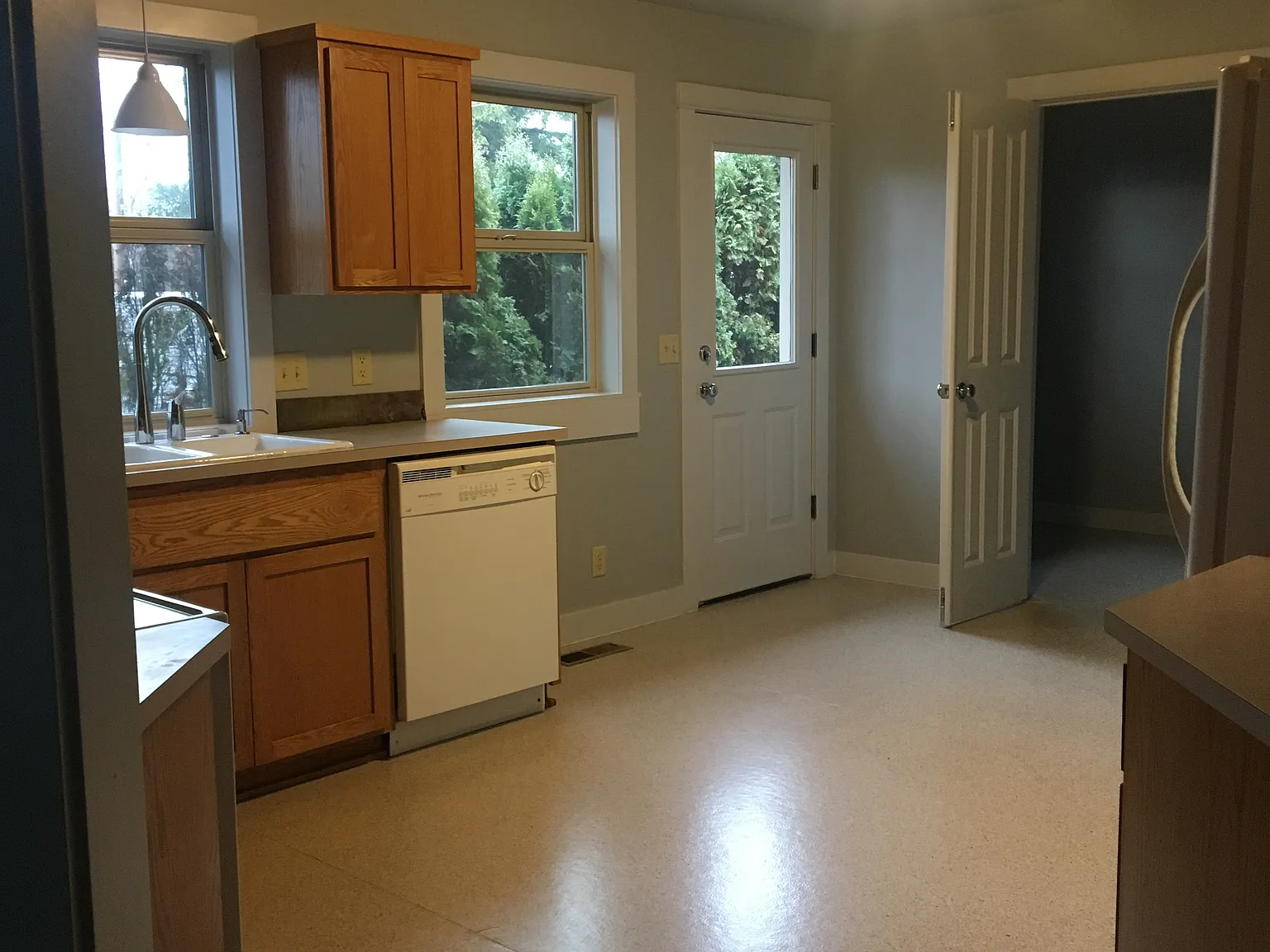 3 bed, 1.5 bath, 1734 sqft, $2,495 — Photo 3