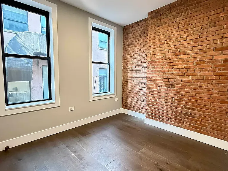 336 W 17th St #4C — Photo 4