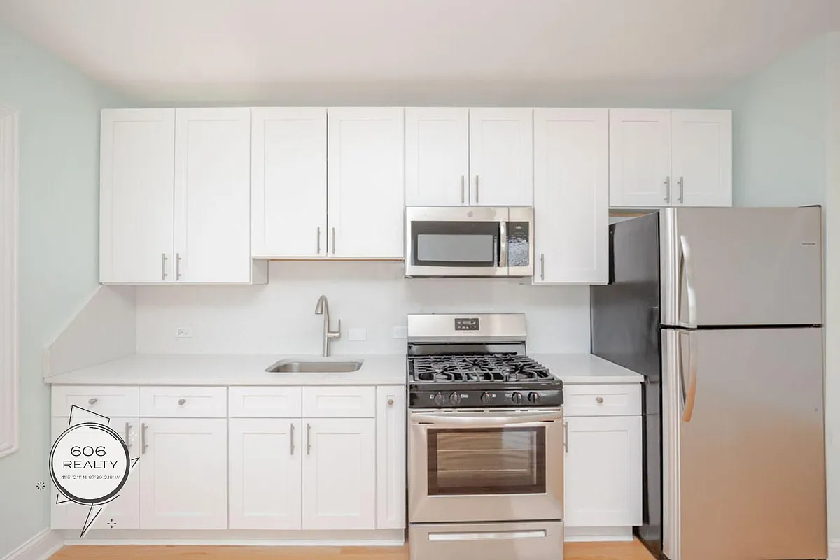 Building Photo - Updated Belmont Gardens Apts Available!