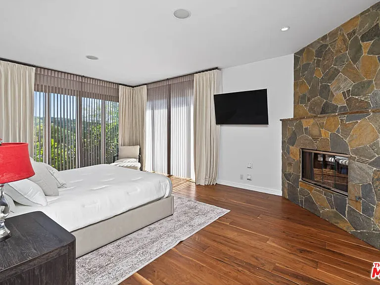 1120 El Medio Ave — Photo 16