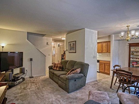 3rd image of 135 Hiddenwood Dr