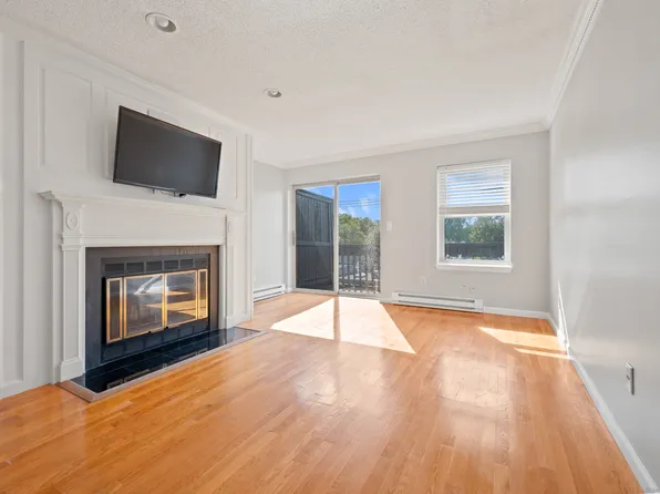 140 Kane Street APT D4, West Hartford, CT 06119