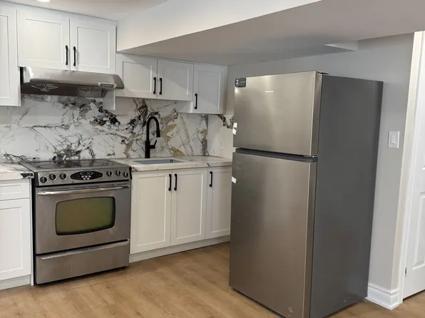 2456 Brasilia Cir #Basement, Mississauga, ON L5N 2G1