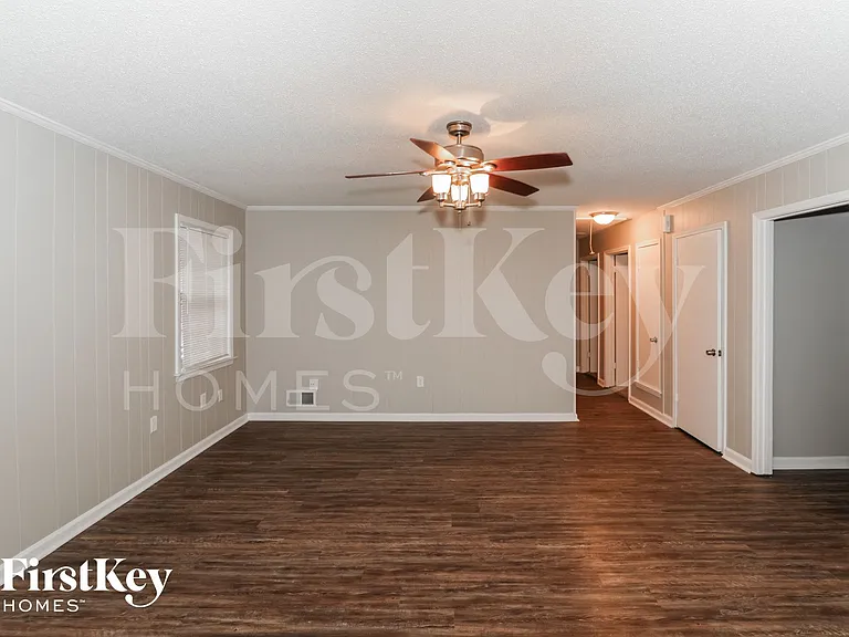 6901 Aspenhill Dr — Photo 2