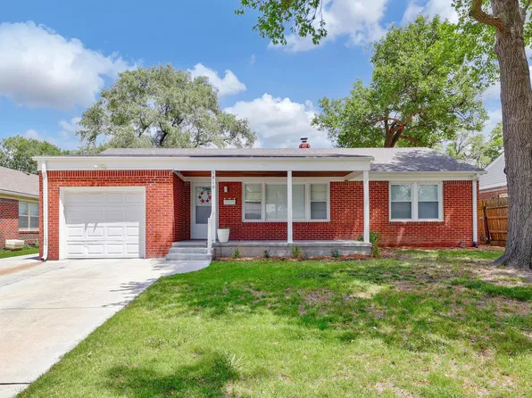 5810 E Oakwood Dr, Wichita, KS 67208