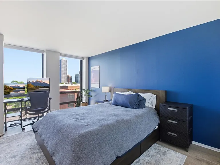 1660 N Lasalle St #707 — Photo 13