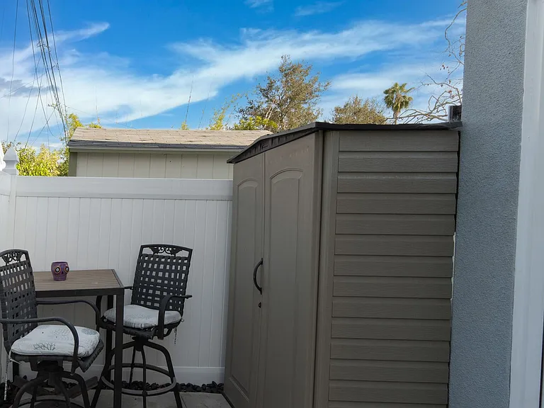 1668 Belford Ave — Photo 3