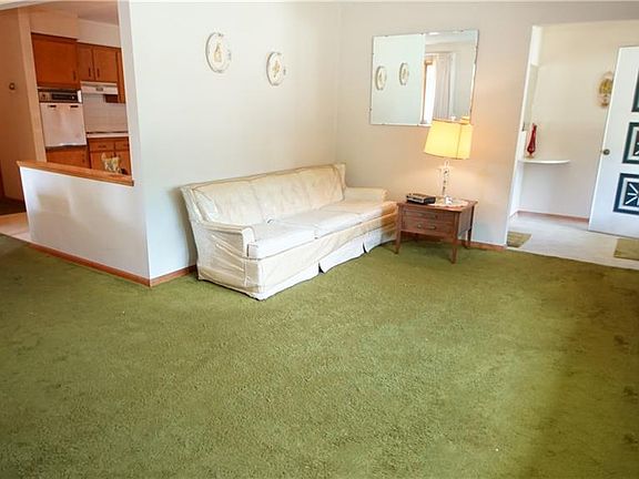 4th image of 898 E Meadowlawn Blvd