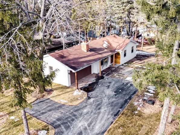 42 Pine Ave, Lake Zurich, IL 60047