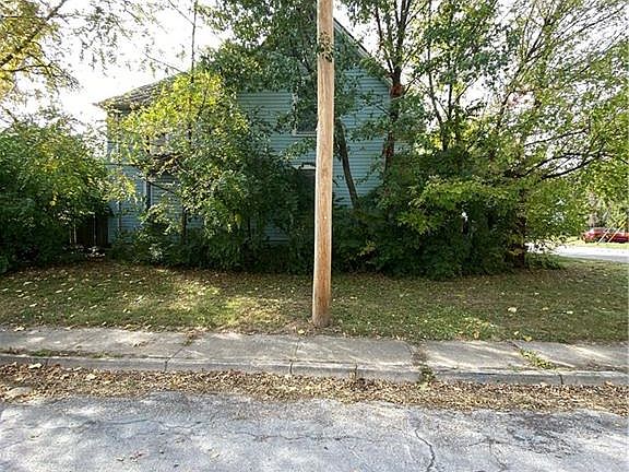 3rd image of 110 E Main St