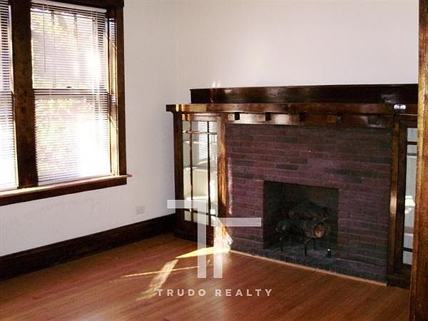1st image of 859 W Diversey Pkwy