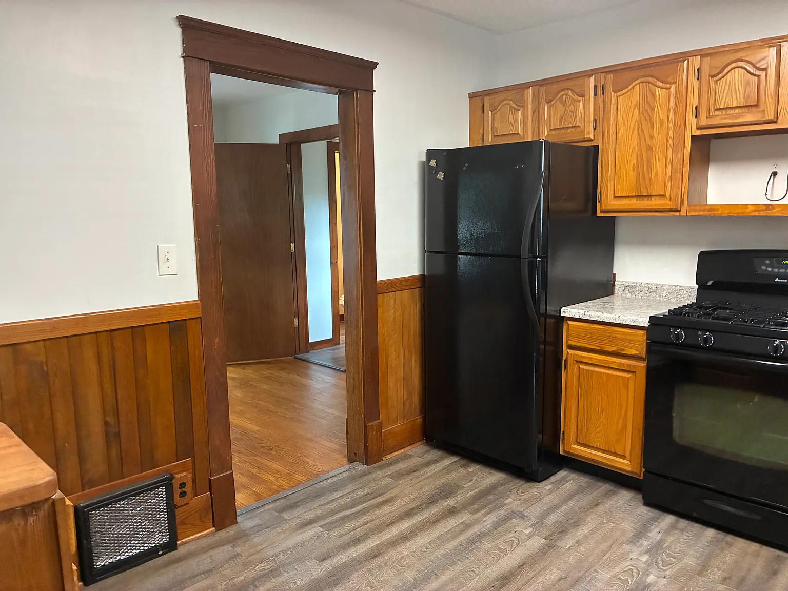 3 bed, 1.5 bath, 1205 sqft, $1,400 — Photo 3