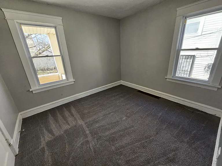 11008 Kinsman Rd — Photo 10