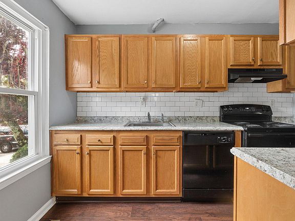 5th image of 37 Darien Ct