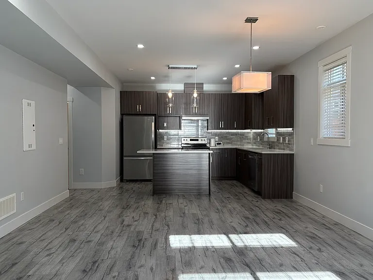 1025 Stockwell Ave #3 — Photo 2