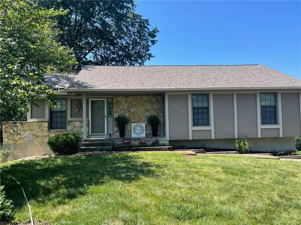314 SE Winburn Trl, Lees Summit, MO 64063