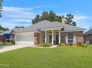 302 Pear Tree Cir, Broussard, LA 70518