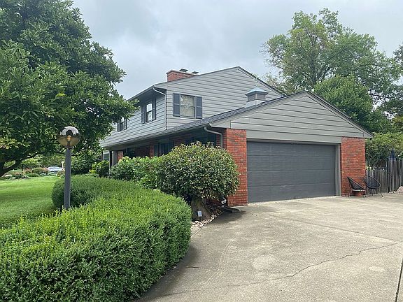 Two-Car Side-Entry Garage