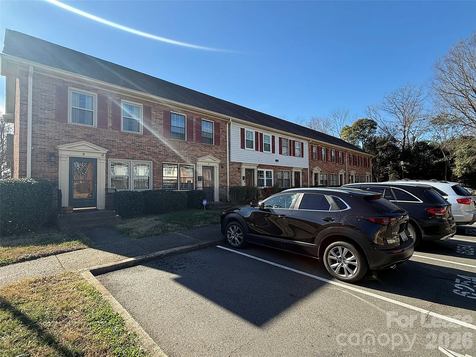 2 bed, 1.5 bath, 924 sqft, $1,400 — Photo 3
