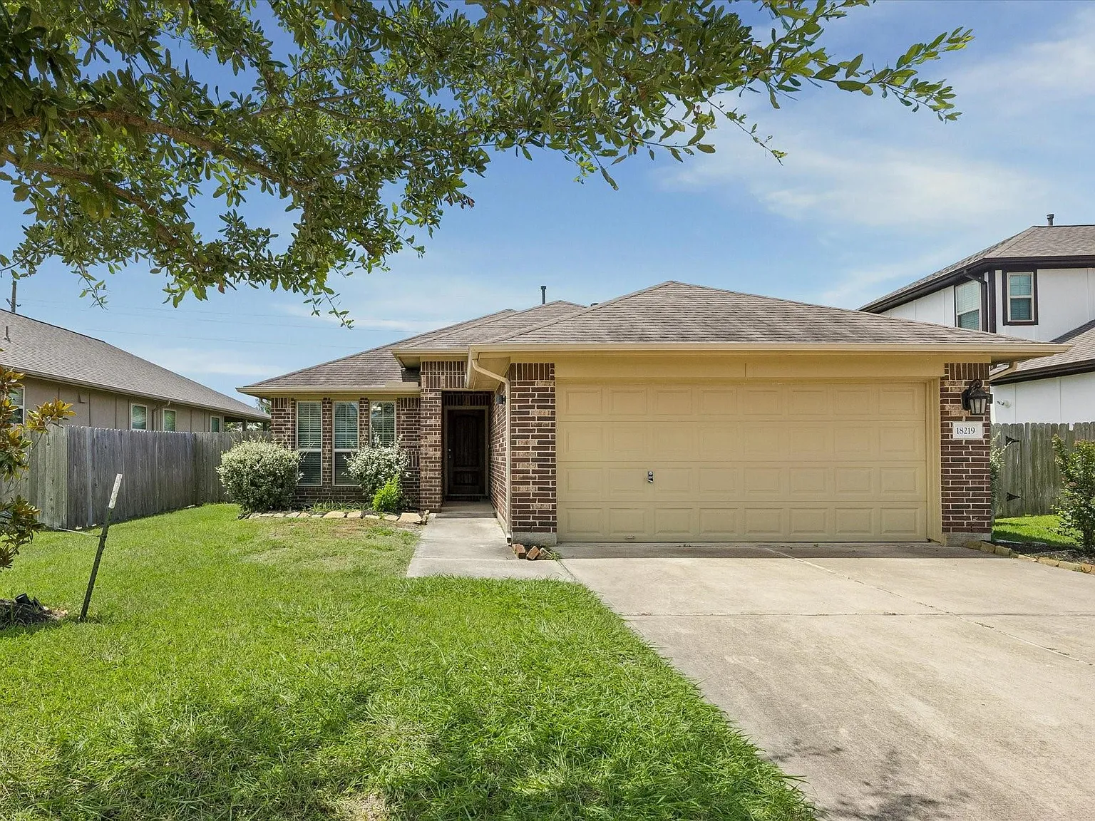 3 bed, 2.0 bath, 1788 sqft, $2,200 — Photo 2