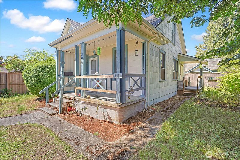2nd image of 809 E Morton Street