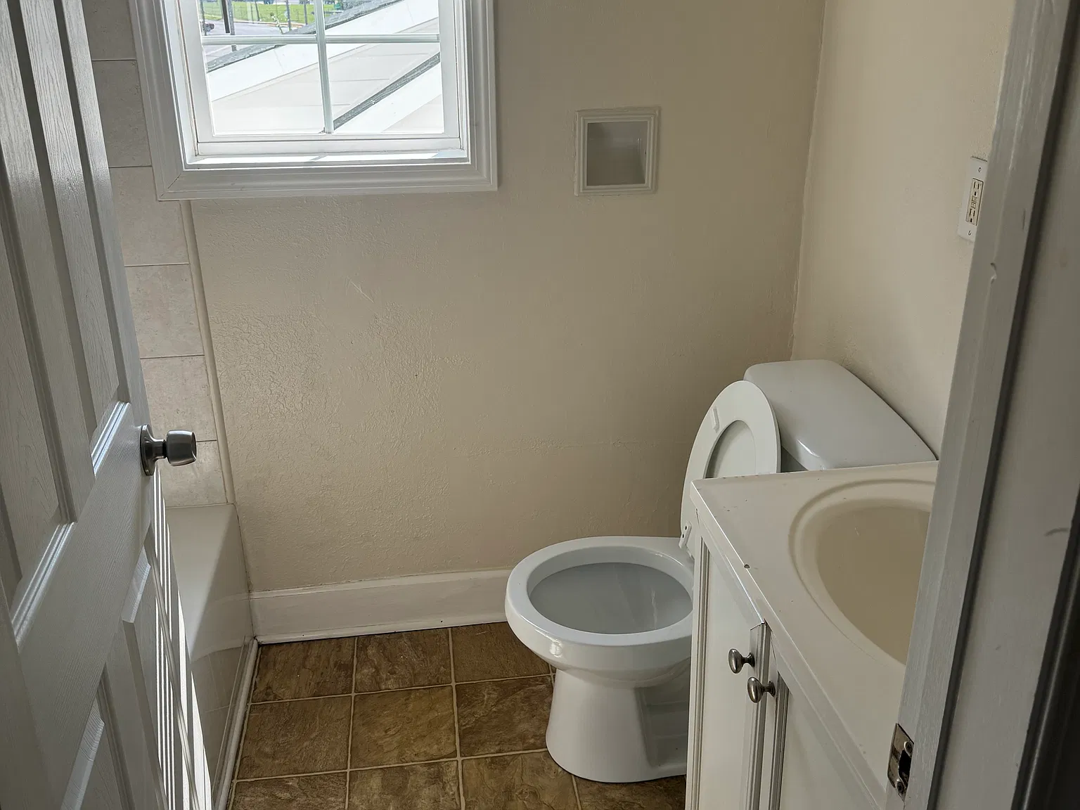 2 bed, 750 sqft, $950 — Photo 2