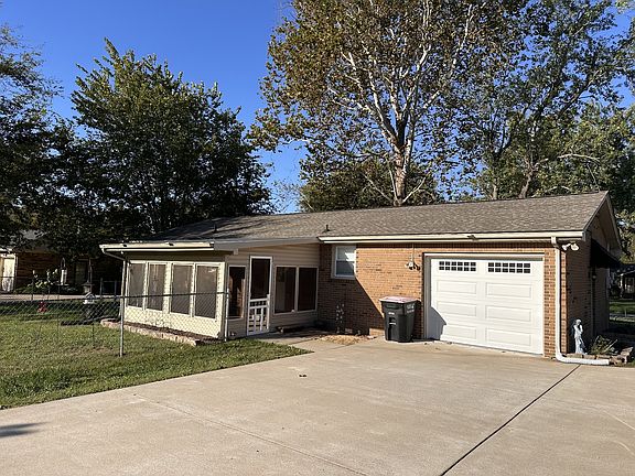 3rd image of 305 Welchwood Dr