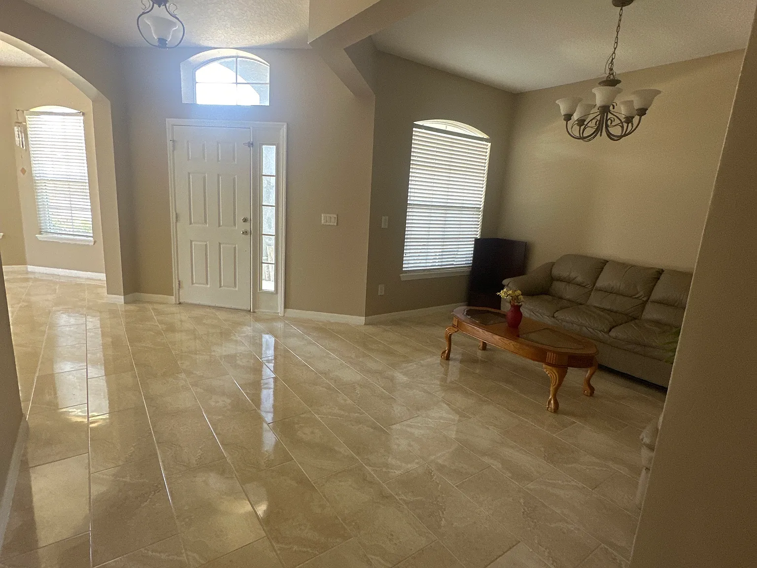3 bed, 2250 sqft, $2,450 — Photo 4