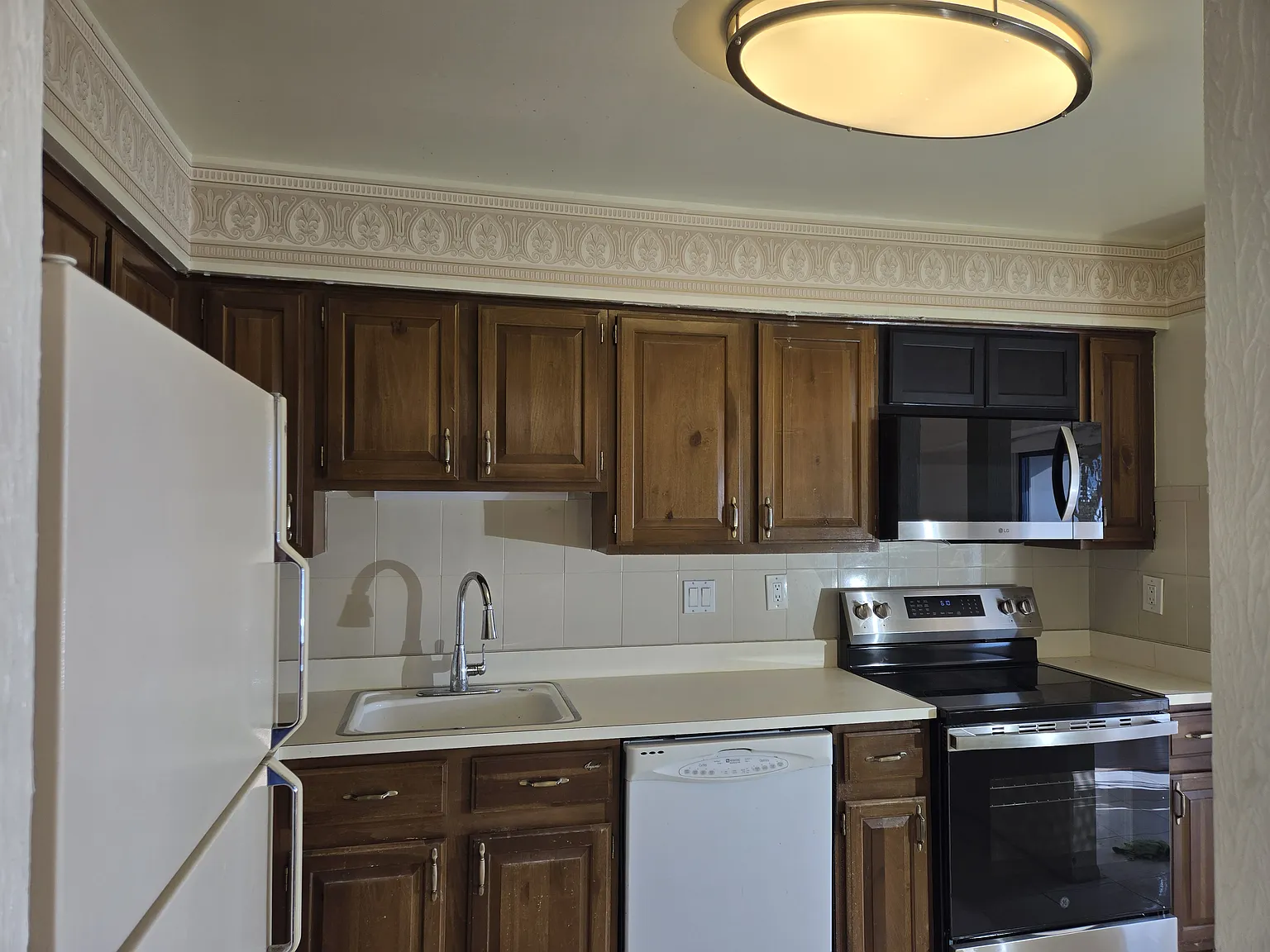 1 bed, 825 sqft, $1,150 — Photo 2