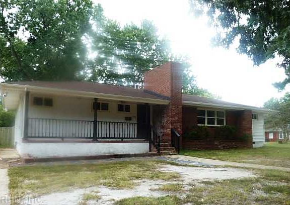3rd image of 10 Ross Dr