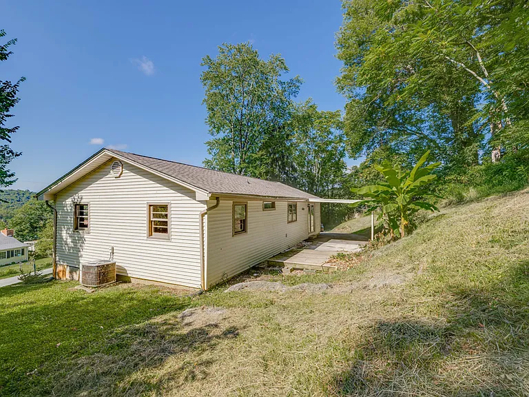 217 Banner St — Photo 13