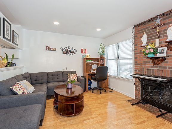 2nd image of 1010 Rockport Dr #1010