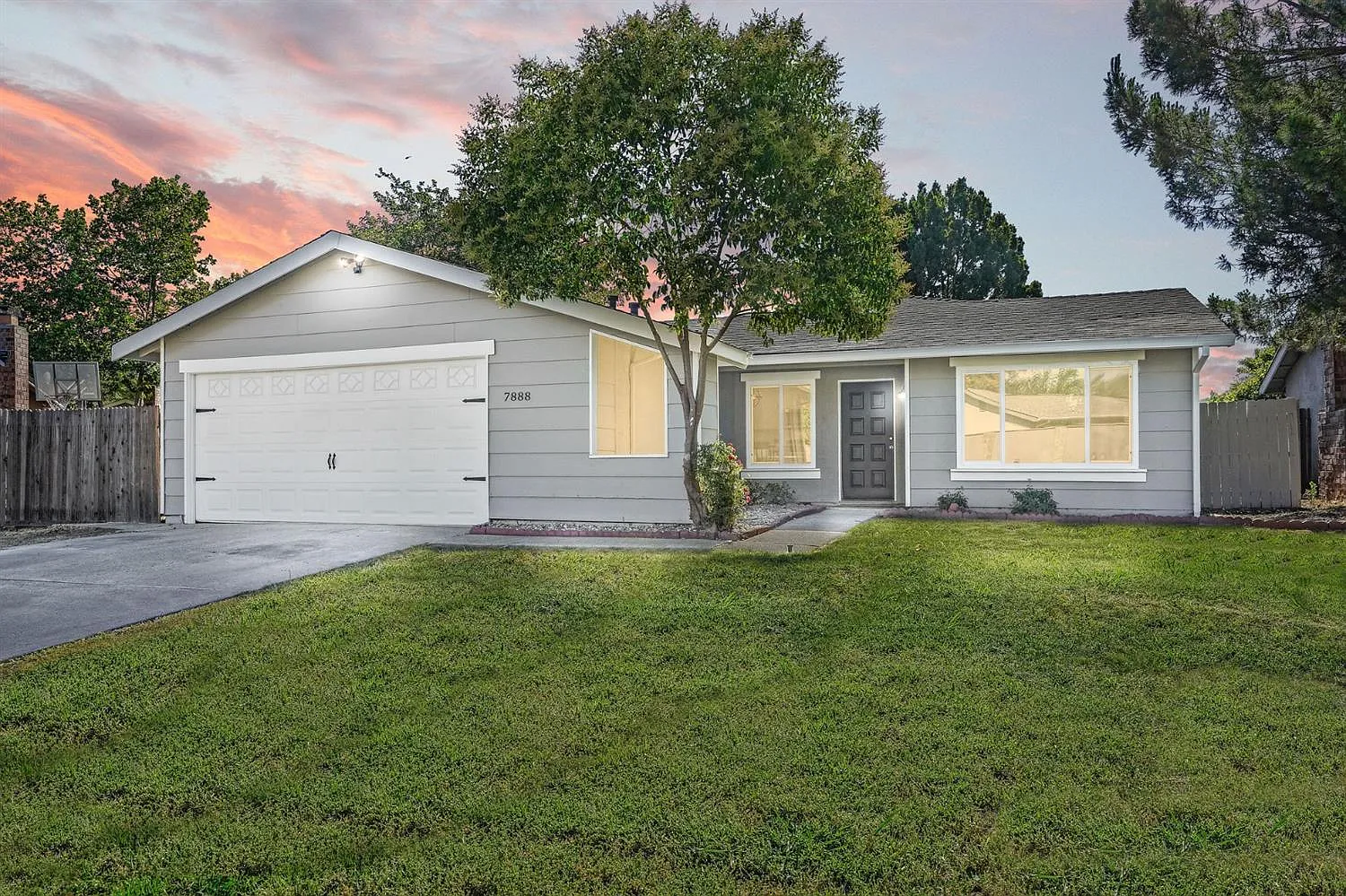 7888 White Tail Way photo 1