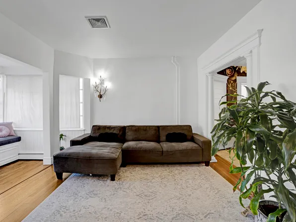 532 Undercliff Avenue image 2 of 50
