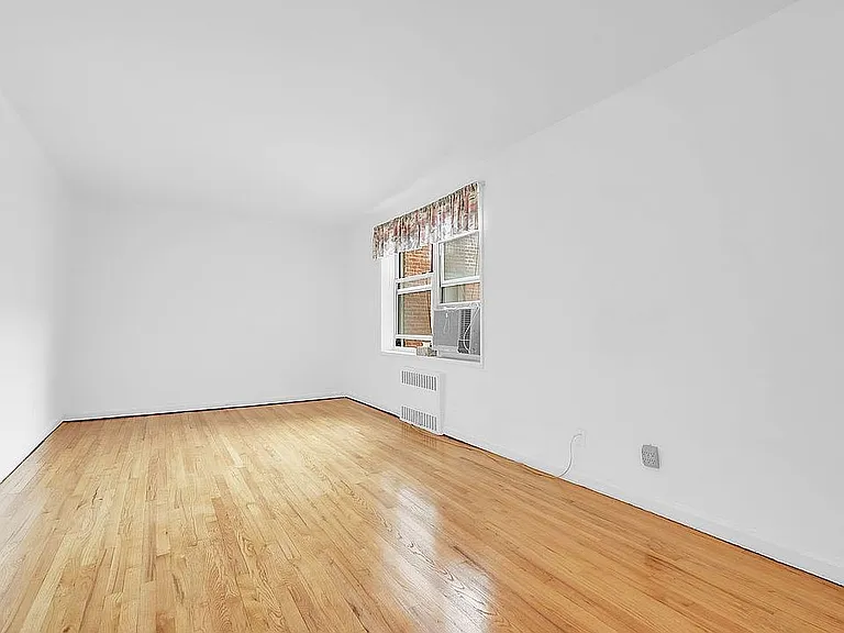 26-21 Union St #2F — Photo 3