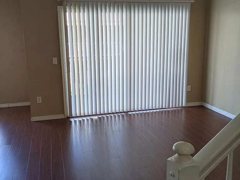 2424 Grand Central Pkwy #5 — Photo 2