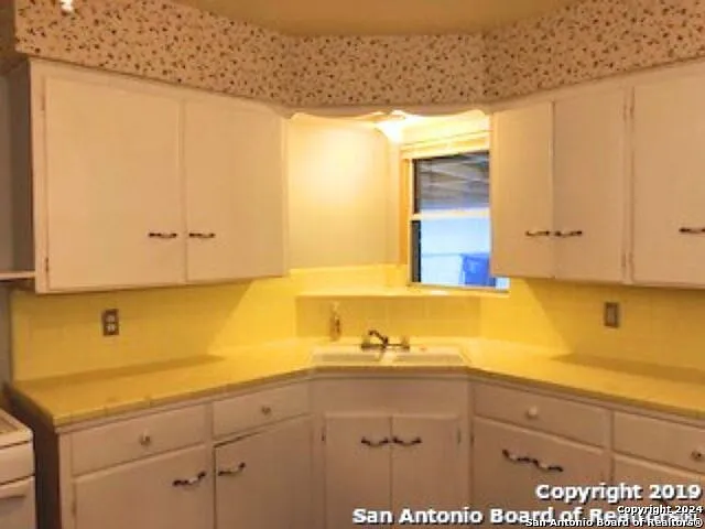 213 Sunnyland Dr — Photo 3