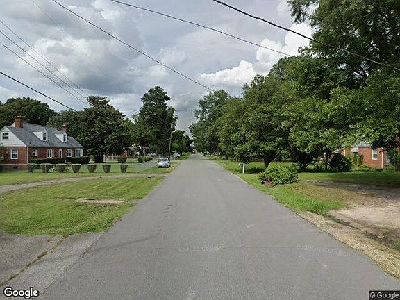 Exterior Neighborhood (street photo)