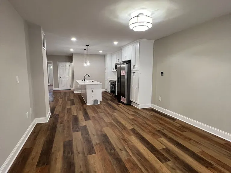 615 N Calhoun St — Photo 2