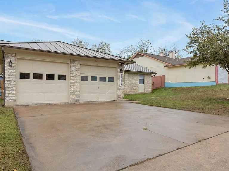 11603 Walnut Ridge Dr #B — Photo 2