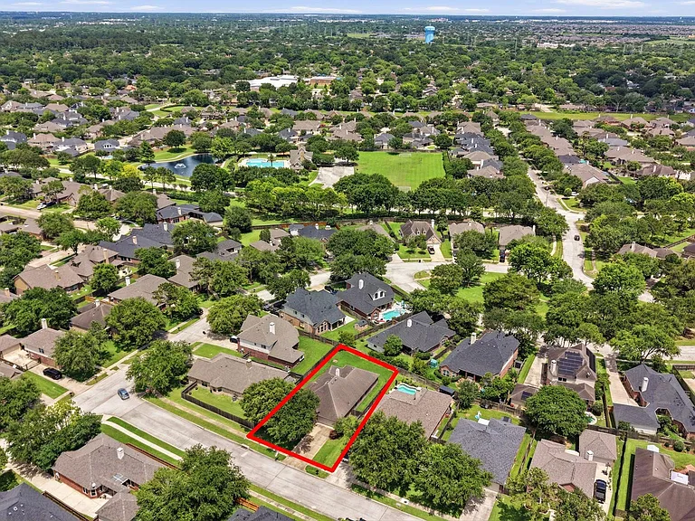 321 Preston Ln — Photo 35