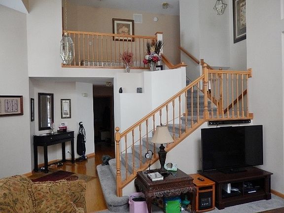 2nd image of 384 Fairfax Ln