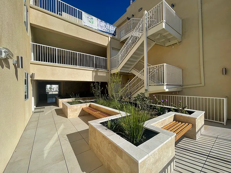 11490 Oxnard St #12 — Photo 7
