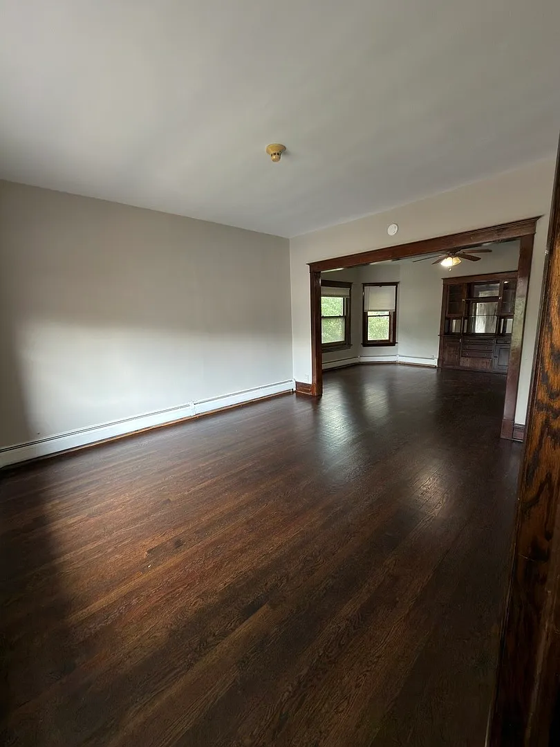 3 bed, 1100 sqft, $2,300 — Photo 2