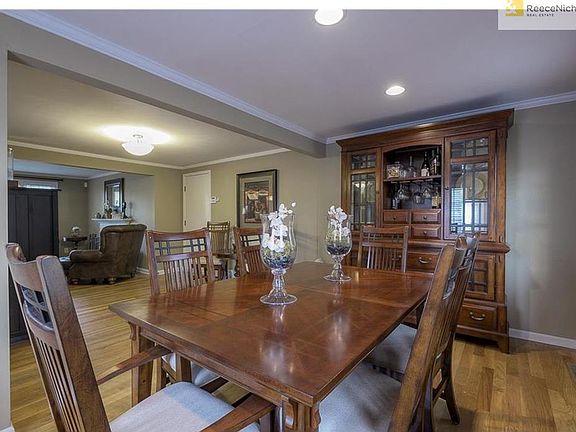 EXTRA LARGE DINNING ROOM