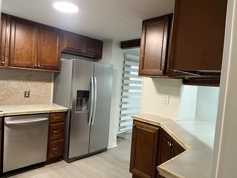 2425 Harden Blvd — Photo 10