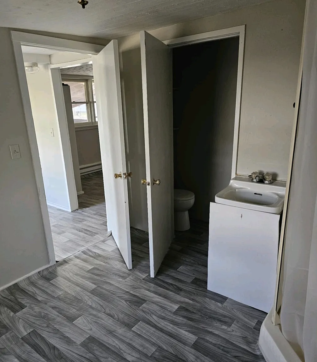 401 E Main St — Photo 3