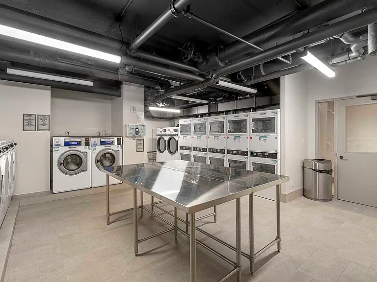 200 W 60th St #15G — Photo 38